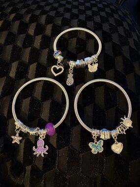 Bracelet- Girls Stretch 3 Bracelets  adorable nwt Tray 115